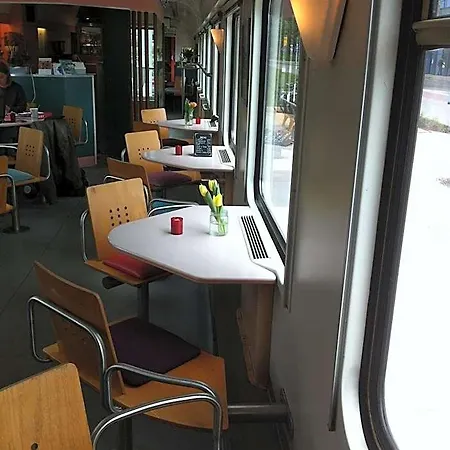 Train אכסניה