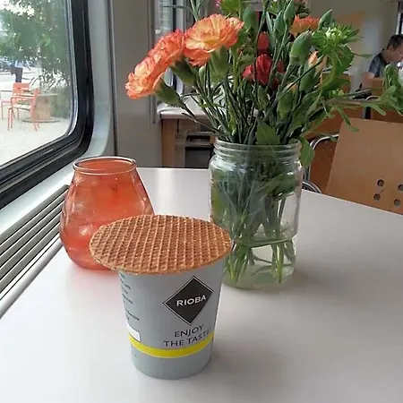 Train אכסניה אמסטרדם
