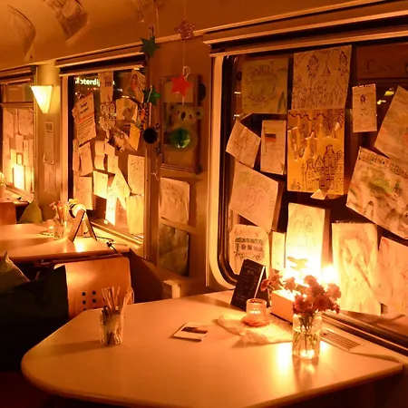 بيت شباب Train