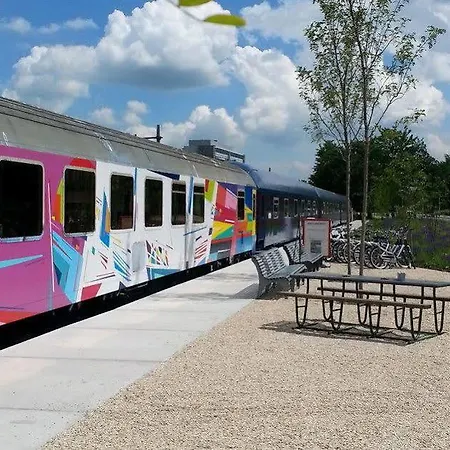 Train אכסניה *